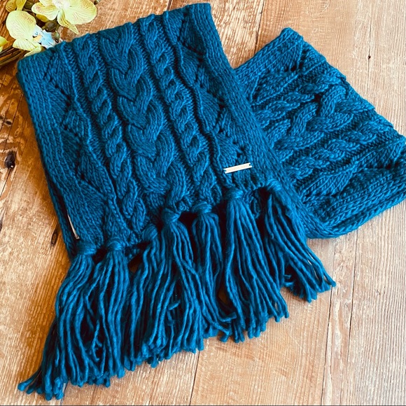 MICHAEL Michael Kors Cable Knit Scarf - Picture 8 of 13